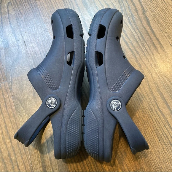 CROCS Classic Clog in Navy Blue Unisex M4 W6 - Picture 4 of 10
